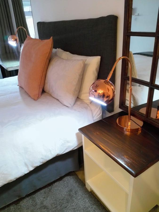 The Oak Treehouse Bnb Куинстаун Экстерьер фото