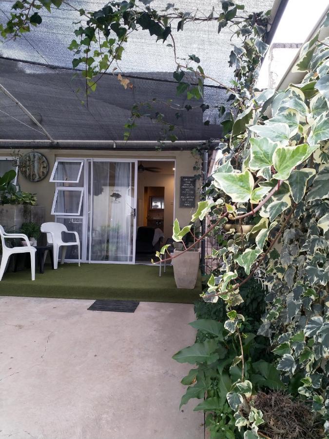 The Oak Treehouse Bnb Куинстаун Экстерьер фото